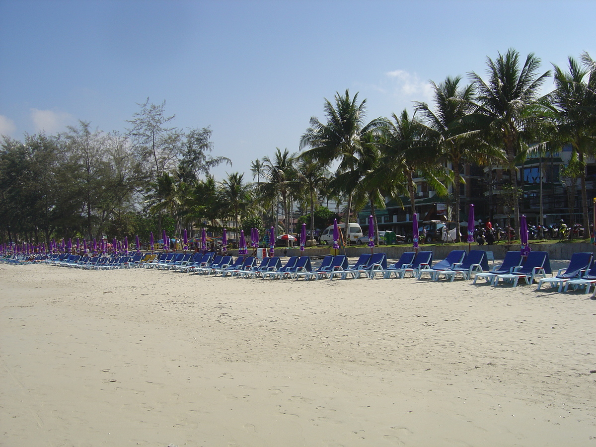 Picture Thailand Phuket Patong Beach 2005-12 82 - Monuments Beach