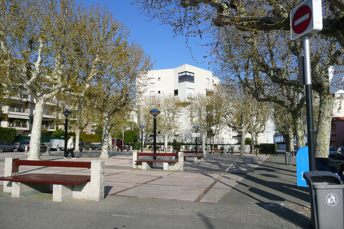 Picture France Cannes Avenue de Lerins 2008-03 16 - Hotel Pools Avenue de Lerins