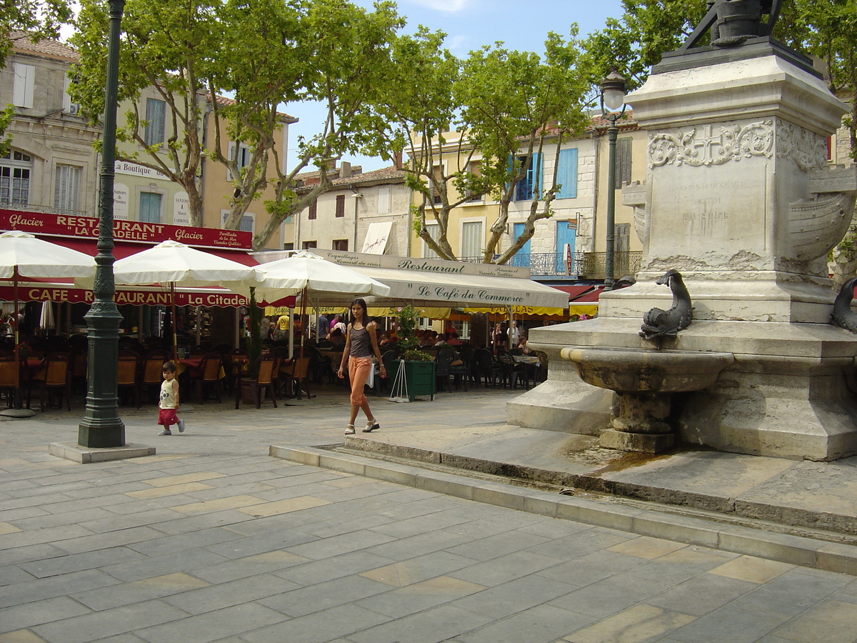 Picture France Aigues Mortes 2004-08 4 - Walking Street Aigues Mortes