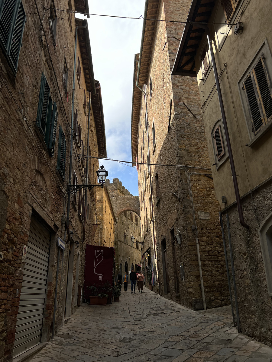 Picture Italy Volterra 2021-09 25 - Street Volterra