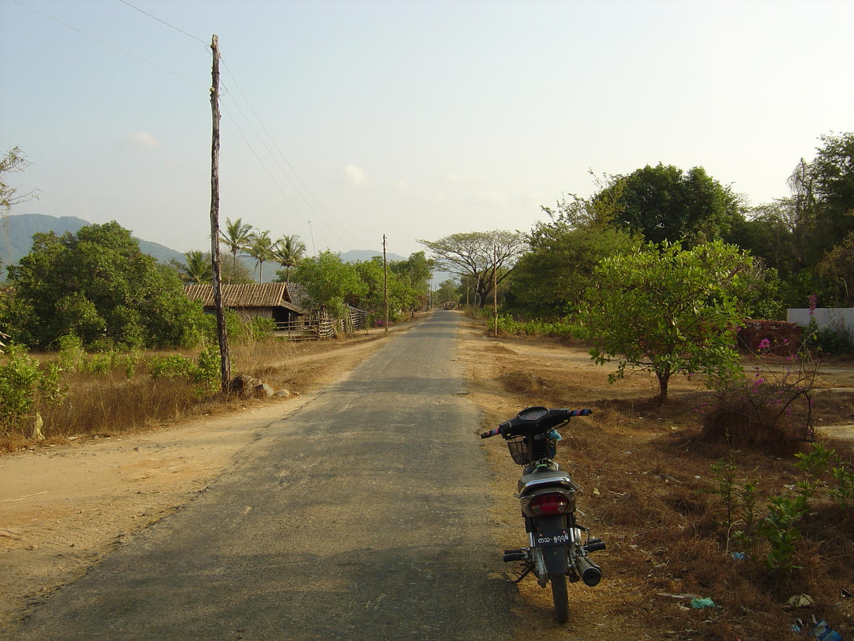 Picture Myanmar Maungmagan beach 2005-01 36 - Streets Maungmagan beach