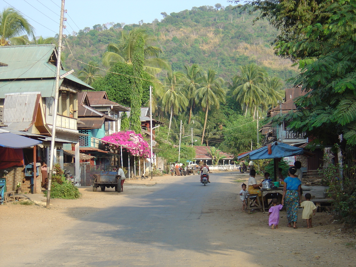 Picture Myanmar Road from Dawei to Maungmagan beach 2005-01 34 - Rain Season Road from Dawei to Maungmagan beach