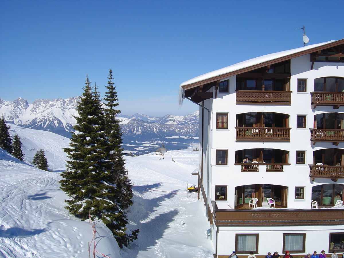 Picture Austria Kitzbuhel Ski 2005-03 29 - Hotel Pools Ski