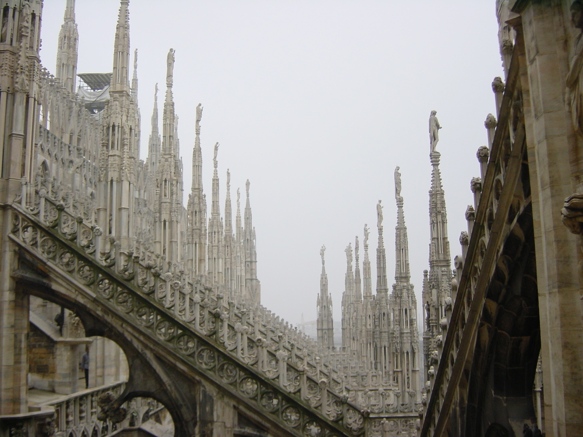 Picture Italy Milan Duomo 2001-10 15 - Walking Street Duomo