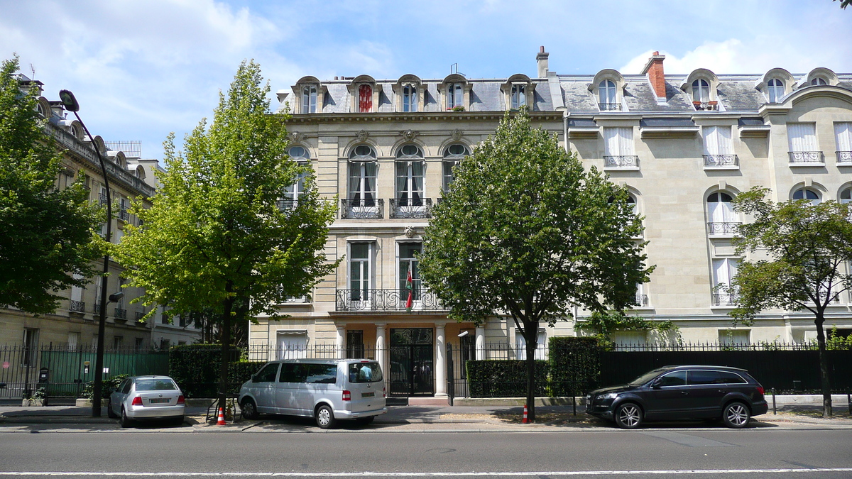 Picture France Paris Around Paris west 2007-08 3 - Hotel Pools Around Paris west