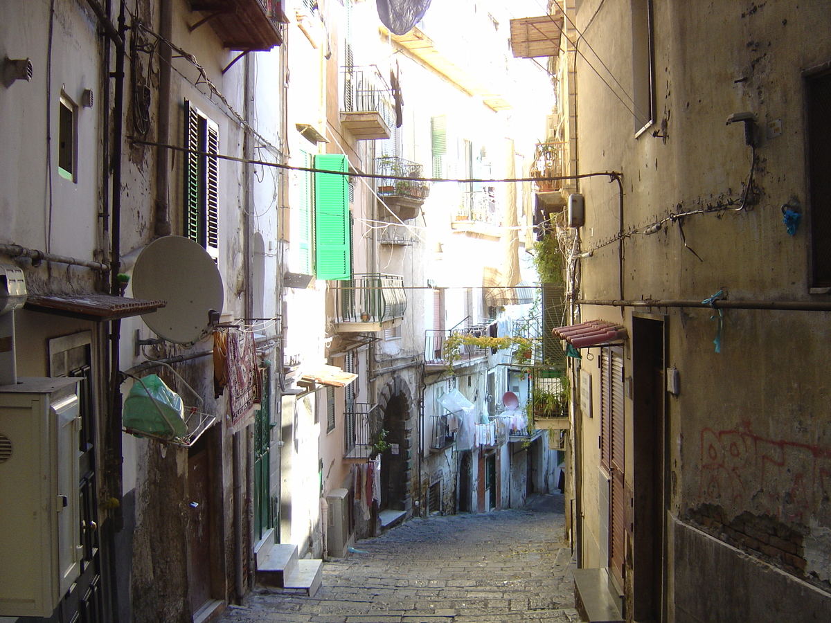 Picture Italy Napoli 2004-11 80 - Walking Street Napoli