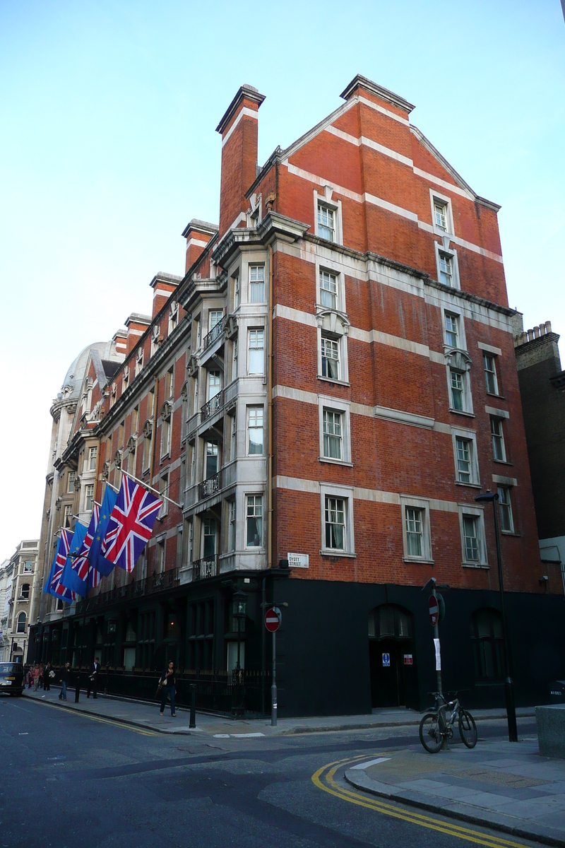 Picture United Kingdom London The Marlborough Hotel 2007-09 32 - Monument The Marlborough Hotel