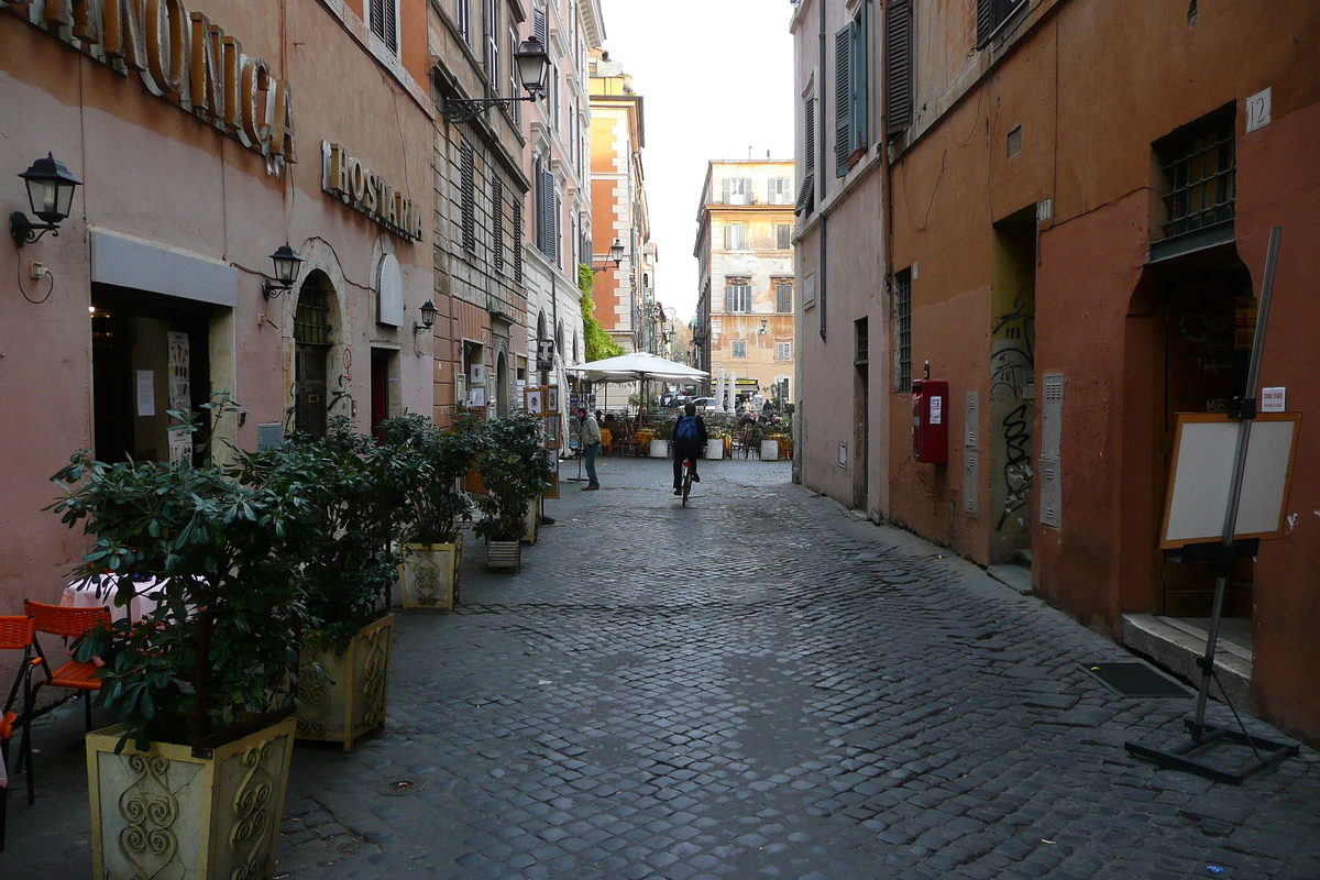 Picture Italy Rome Trastevere 2007-11 21 - Walking Street Trastevere