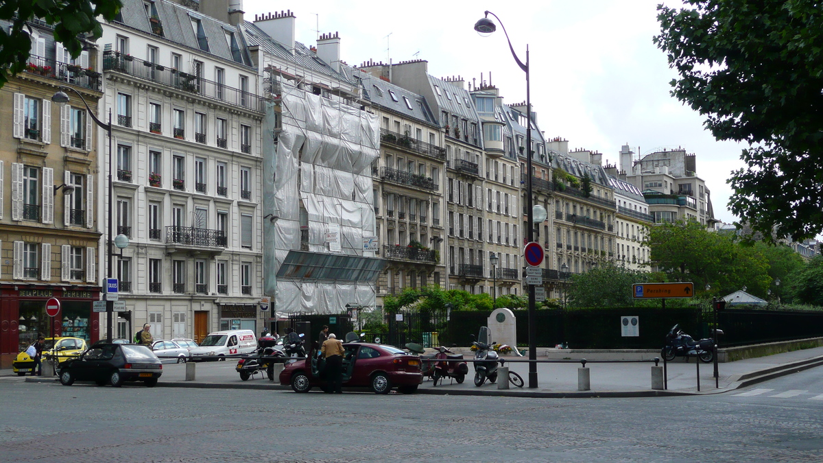 Picture France Paris 17th Arrondissement Place Pereire 2007-05 38 - Hotel Pools Place Pereire