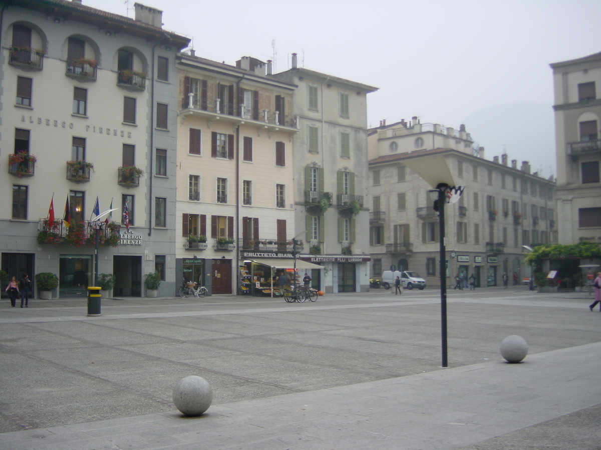 Picture Italy Como 2001-10 11 - French Restaurant Como