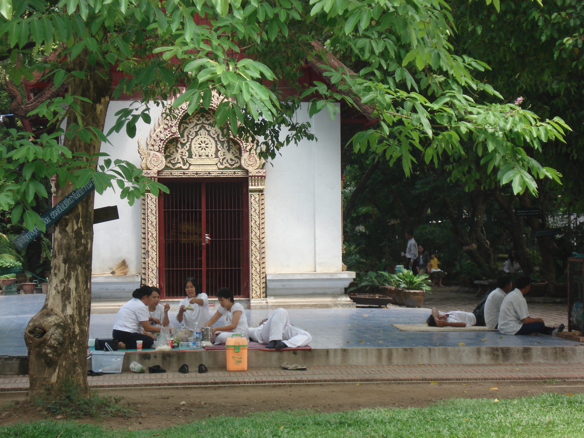 Picture Thailand Chiang Mai Inside Canal Wat Phra Sing temple 2006-04 16 - Price Wat Phra Sing temple