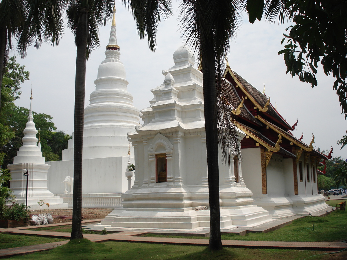 Picture Thailand Chiang Mai Inside Canal Wat Phra Sing temple 2006-04 2 - French Restaurant Wat Phra Sing temple