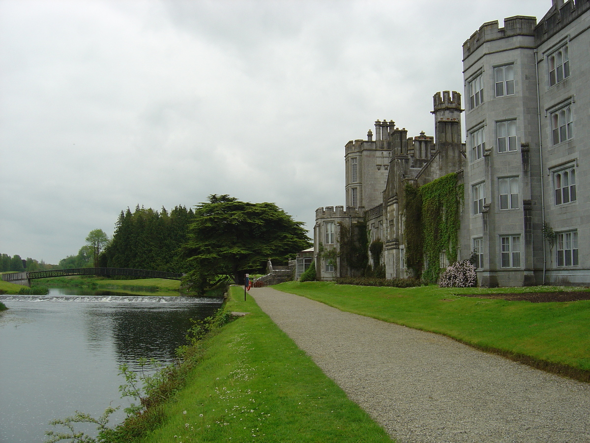 Picture Ireland Limerick County Adare 2004-05 23 - Shopping Adare