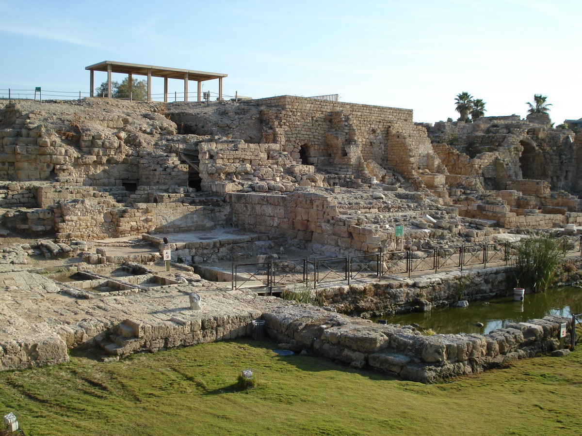 Picture Israel Caesarea 2006-12 3 - Monument Caesarea