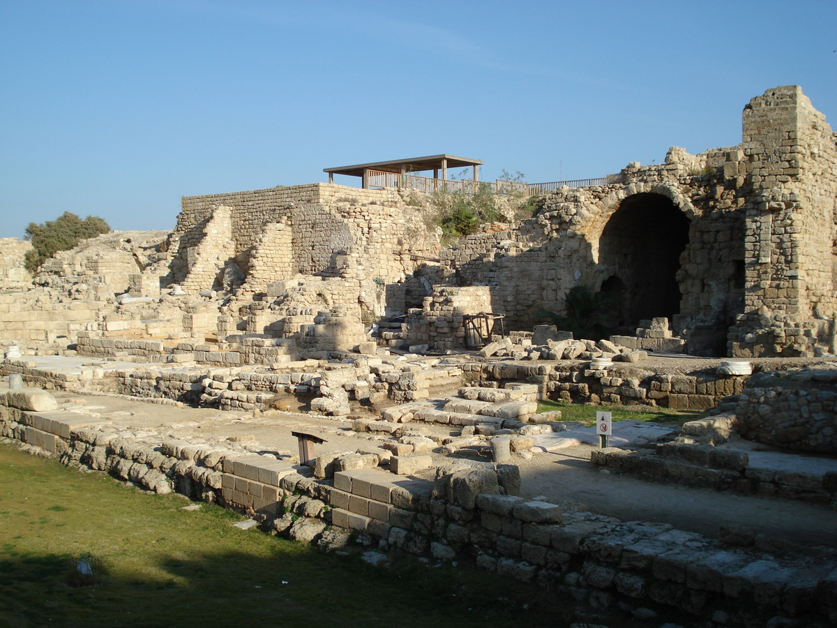 Picture Israel Caesarea 2006-12 34 - Rooms Caesarea