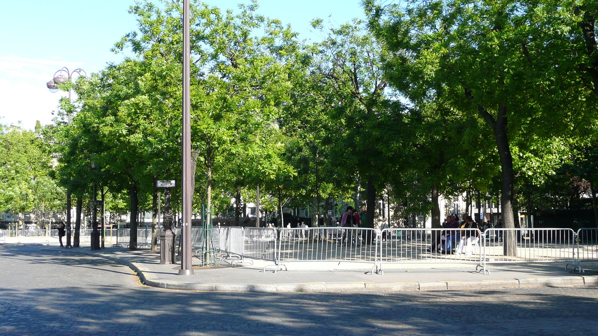 Picture France Paris Etoile and Arc de Triomphe 2007-05 99 - Saving Etoile and Arc de Triomphe