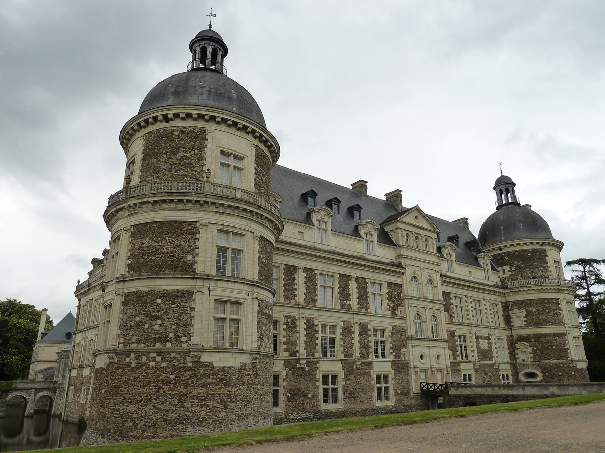 Picture France Serrant castle 2010-04 16 - Rain Season Serrant castle