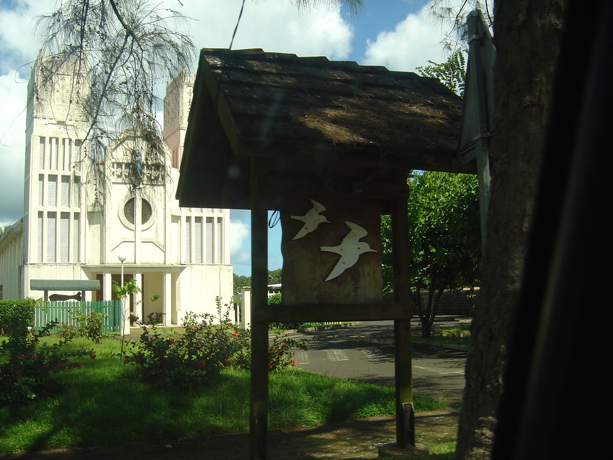 Picture Polynesia Tahiti 2006-04 33 - Monument Tahiti