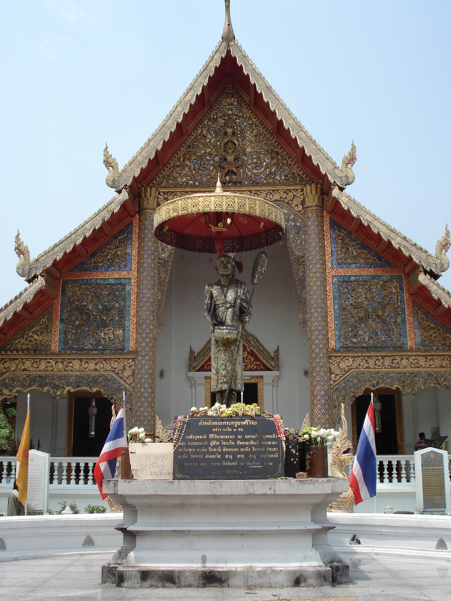 Picture Thailand Chiang Mai Inside Canal Wat Phra Sing temple 2006-04 27 - Resort Wat Phra Sing temple