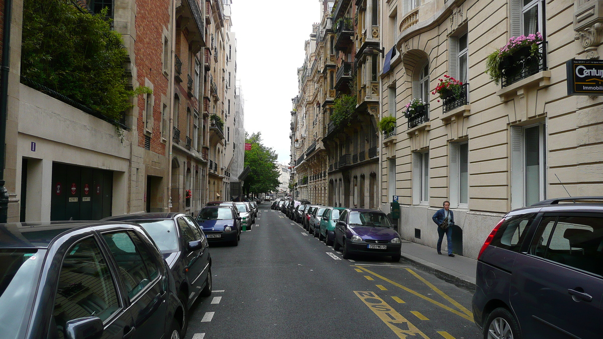 Picture France Paris 17th Arrondissement Rue Levis 2007-05 1 - Hotels Rue Levis