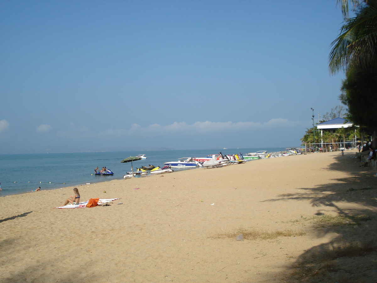 Picture Thailand Pattaya Dongtan beach 2008-01 1 - Monument Dongtan beach