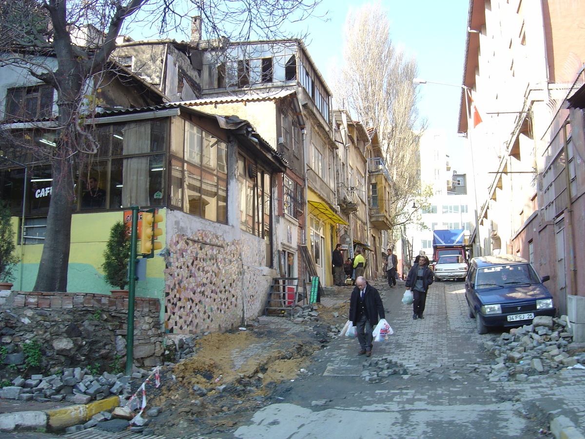 Picture Turkey Istanbul 2004-12 42 - Street Istanbul