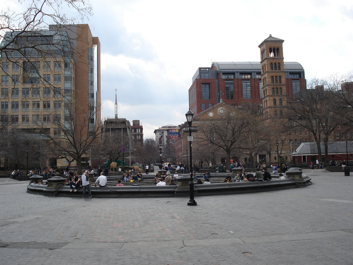 Picture United States New York Washington Square 2006-03 14 - Spring Washington Square