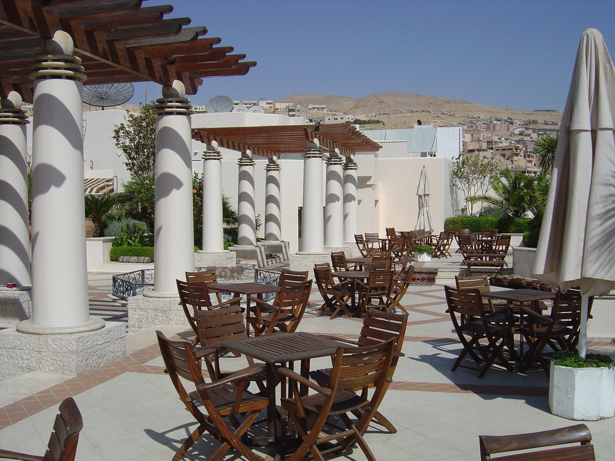 Picture Jordan Petra Movenpick Hotel 2004-10 10 - Walking Street Movenpick Hotel