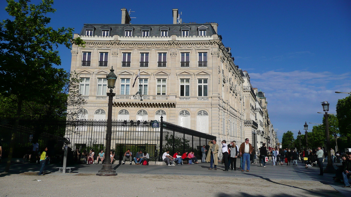 Picture France Paris Etoile and Arc de Triomphe 2007-05 38 - Walking Street Etoile and Arc de Triomphe