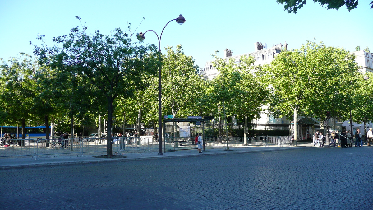 Picture France Paris Etoile and Arc de Triomphe 2007-05 83 - Hotel Pools Etoile and Arc de Triomphe