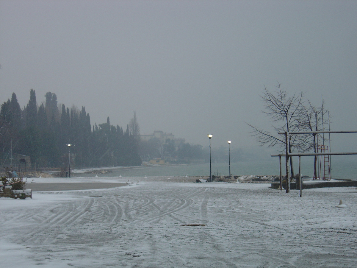 Picture Italy Desenzano del Garda 2005-03 8 - Lands Desenzano del Garda