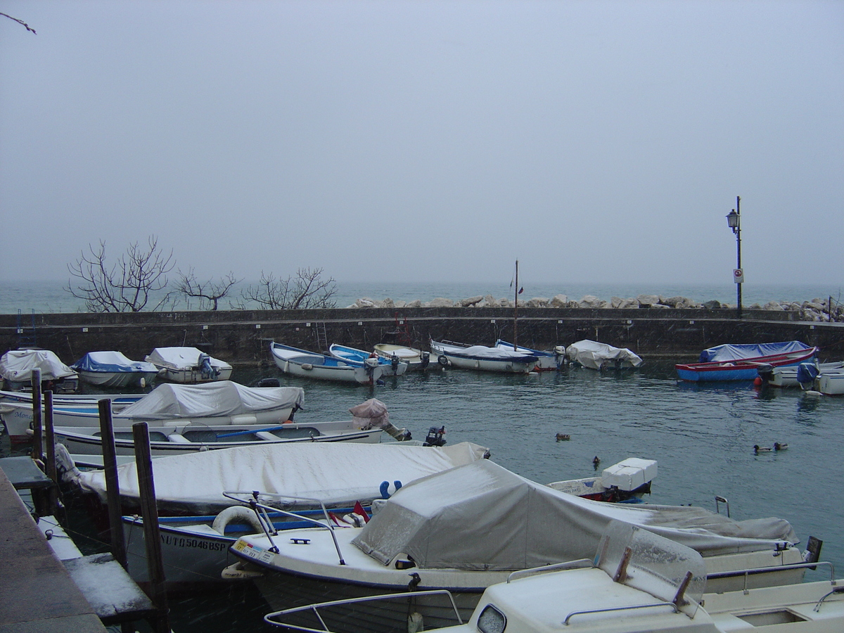 Picture Italy Desenzano del Garda 2005-03 6 - Waterfalls Desenzano del Garda