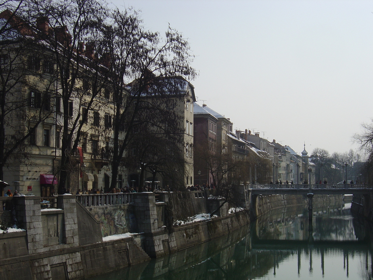 Picture Slovenia Ljubljana 2005-03 51 - Waterfall Ljubljana