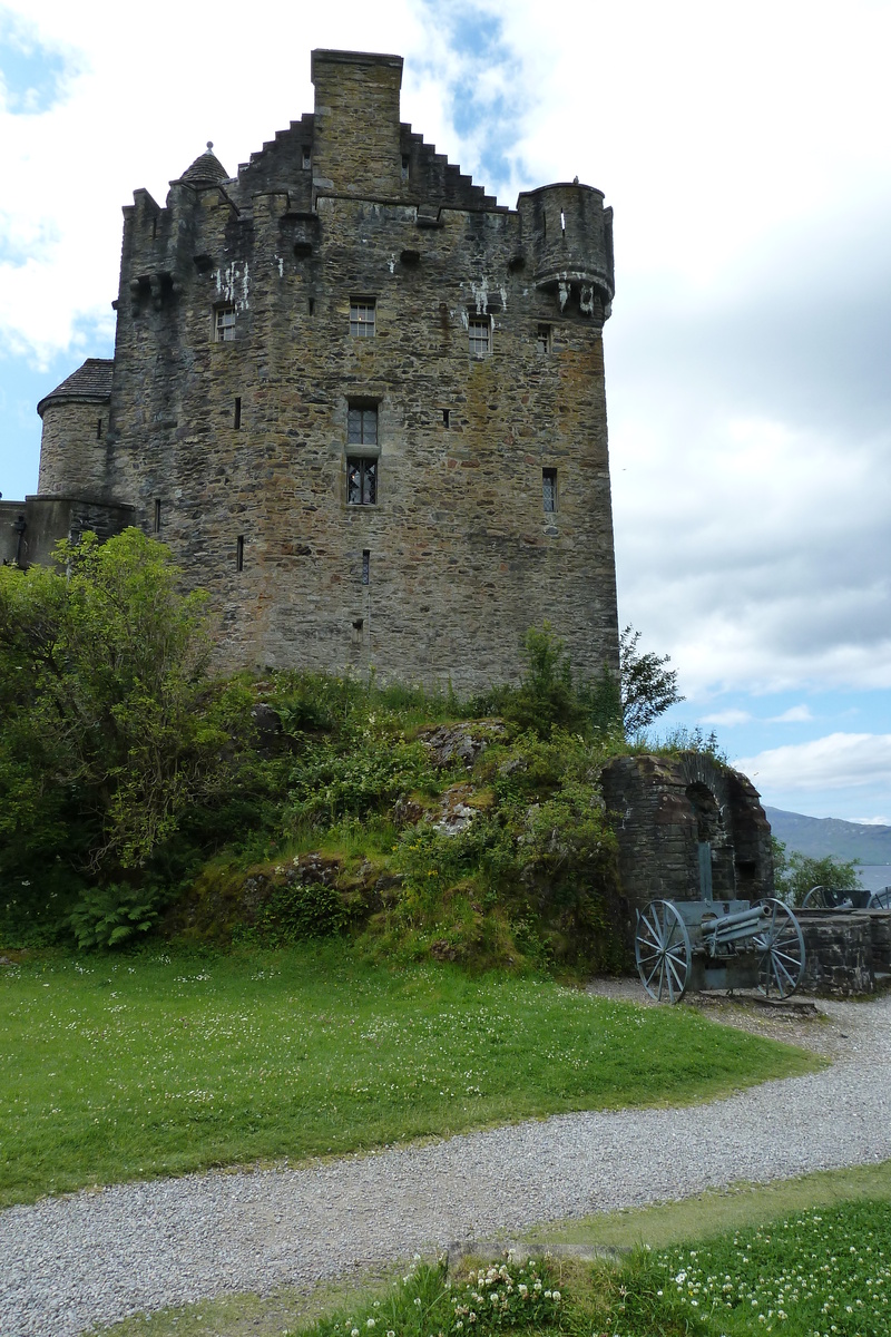 Picture United Kingdom Scotland Eilean Donan Castle 2011-07 18 - Transport Eilean Donan Castle