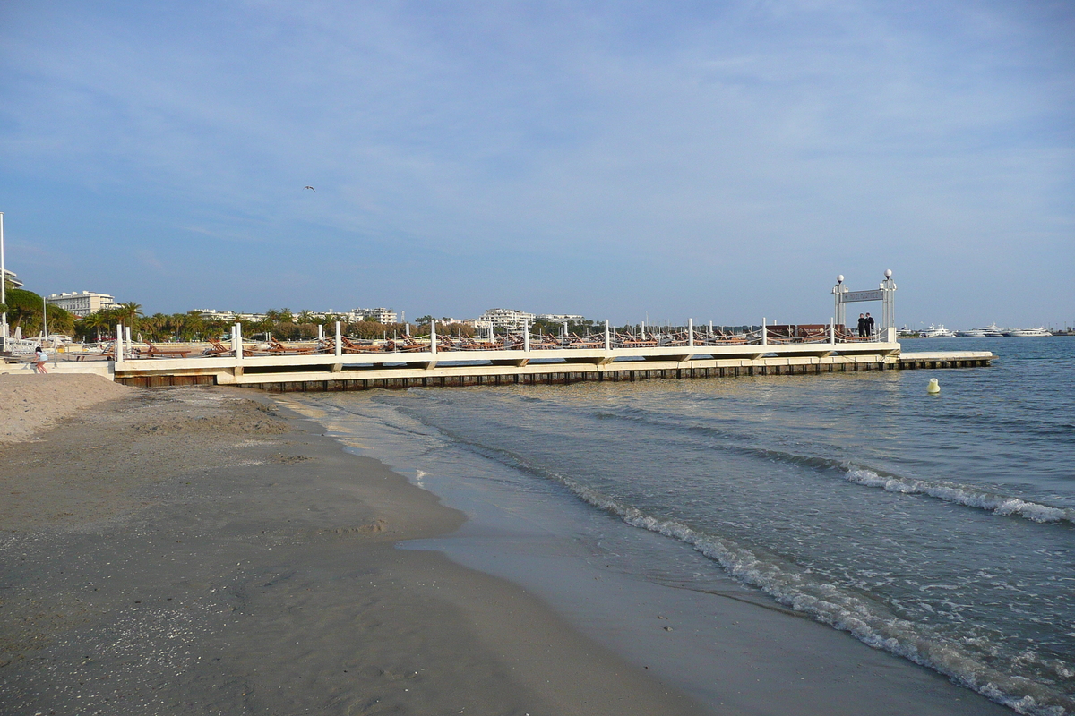 Picture France Cannes Beach 2008-04 8 - Restaurant Beach