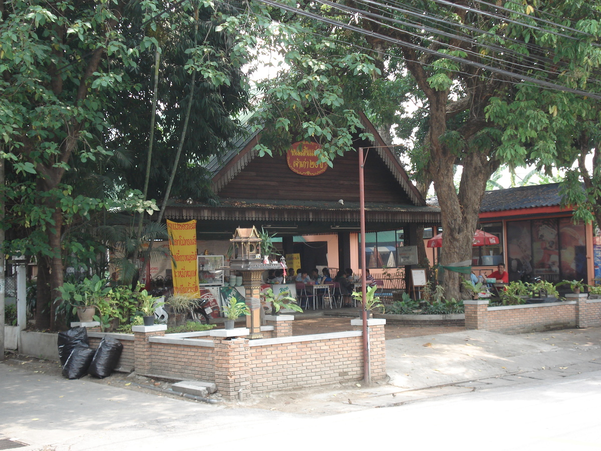 Picture Thailand Chiang Mai Inside Canal Sam Larn 2006-04 26 - Streets Sam Larn