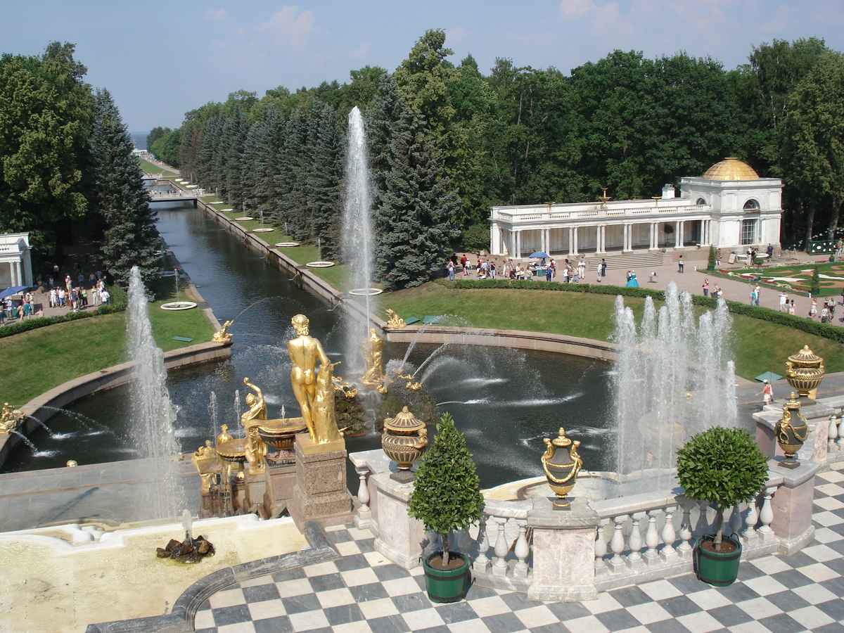 Picture Russia Petrodvorets 2006-07 36 - Monument Petrodvorets