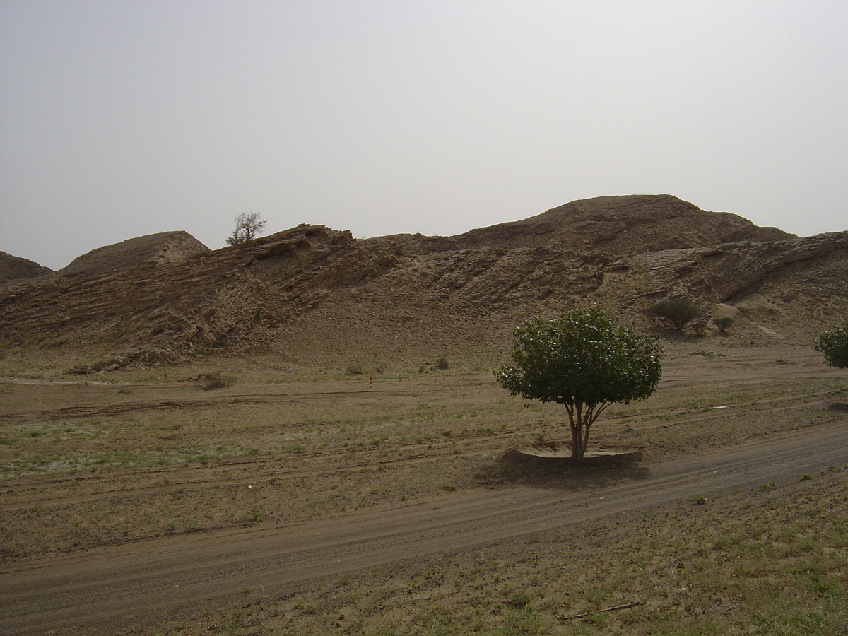 Picture Sultanate of Oman Buraimi to Sohar road 2005-03 2 - Monument Buraimi to Sohar road