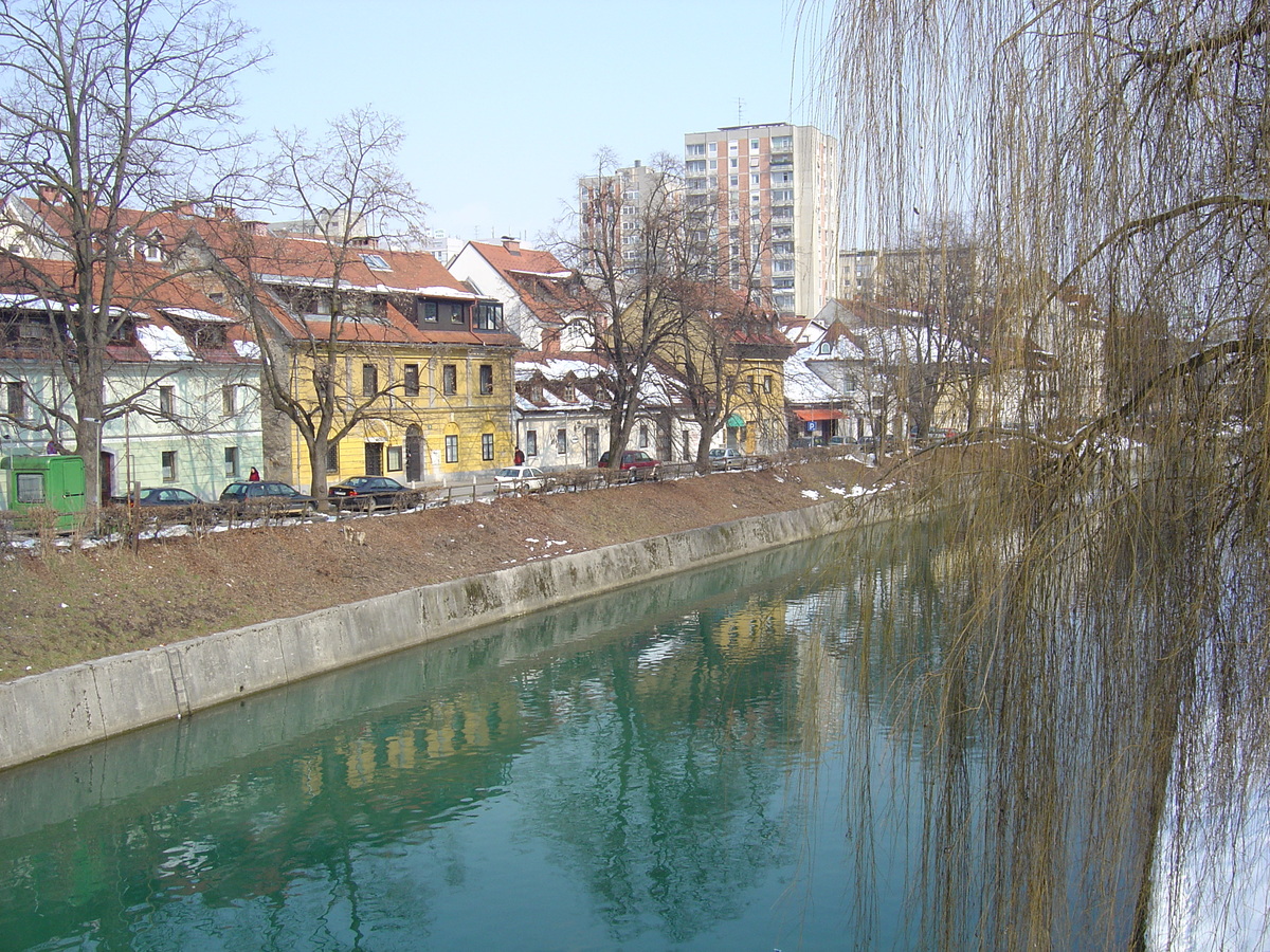 Picture Slovenia Ljubljana 2005-03 32 - Walking Street Ljubljana