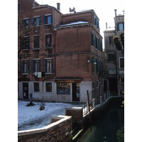 Picture Italy Venice 2005-03 53 - Waterfalls Venice