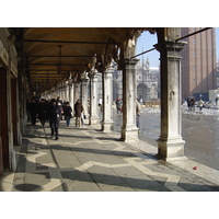 Picture Italy Venice 2005-03 341 - Waterfall Venice