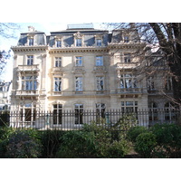 Picture France Paris Monceau Garden 2006-03 9 - Hotel Pool Monceau Garden