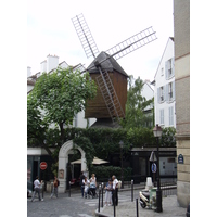 Picture France Paris 18th Arrondissement 2007-07 56 - Hotel Pools 18th Arrondissement