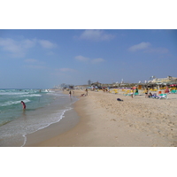 Picture Israel Rishon Le Zion Beach 2007-06 22 - Hotel Pool Rishon Le Zion Beach