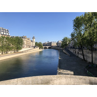 Picture France Paris lockdown 2020-04 53 - Hotel Pool Paris lockdown