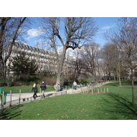 Picture France Paris 8th Arrondissement Monceau Garden 2006-03 32 - Monuments Monceau Garden