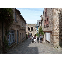 Picture France Dinan 2010-04 60 - Walking Street Dinan