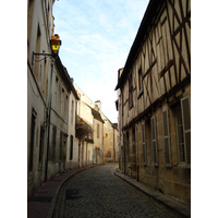 Picture France Beaune 2007-01 131 - Walking Street Beaune