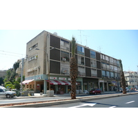 Picture Israel Tel Aviv Ibn Gvirol Street 2007-06 37 - Waterfall Ibn Gvirol Street