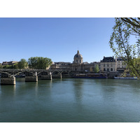 Picture France Paris lockdown 2020-04 95 - Hotel Pool Paris lockdown